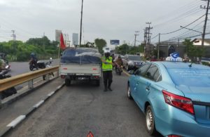 PickUp Mogok di Flyover Waru