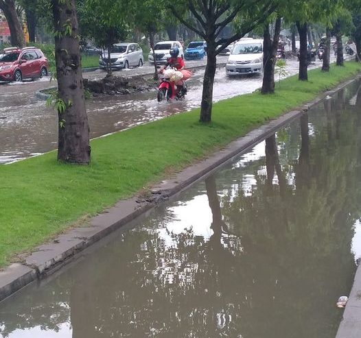 Raya Juanda depan Hotel Utami masih banjir, Jumat (8/1) pagi