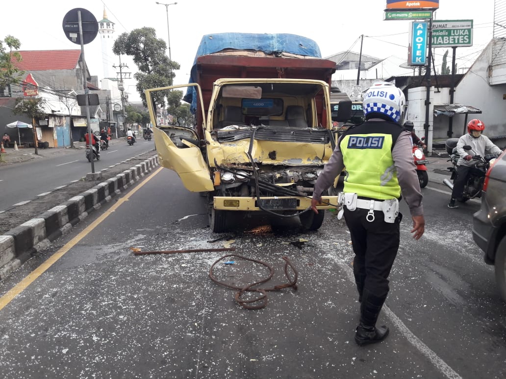 Kecelakaan Truk Di Gedangan