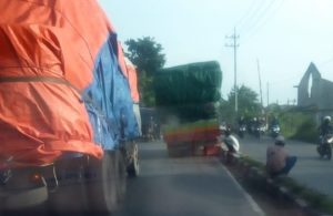 Truk Mogok di Klagen Krian