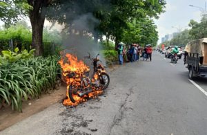 Motor Terbakar di Panjang Jiwo