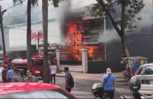 Gedung Samping Hokky Terbakar