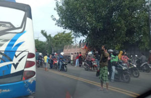 Truk Tabrak Pohon di Tebaloan Gresik