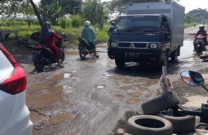 Jalan Becirongengor Sidoarjo Rusak Parah