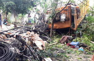 Truk Terperosok ke Karangketok Banyuputih