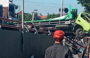 Kecelakaan Truk di Sembayat