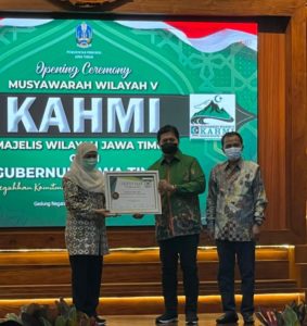 KAHMI-beri-penghargaan-kepada-khofifah-terkait-penanganan-Covid-19-di-Jatim