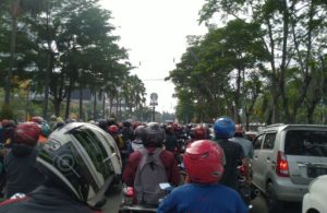 Penyekatan di Jl. DR. Wahidin Sudiro Husodo Gresik