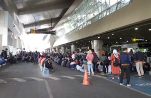 Antrean Vaksinasi di Terminal 2 Juanda