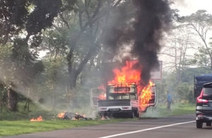 Pickup Terbakar di Tol Porong