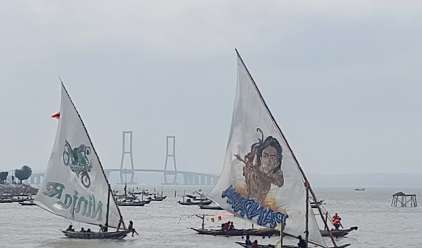 Lomba Balap Perahu Tradisional Oleh Nelayan Bulak Cumpat 6151