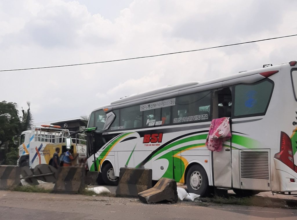 Kecelakaan Dupak Arah Perak – Suara Surabaya