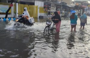 Banjir Hari Kedua di Tropodo Sidoarjo