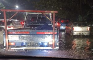 Banjir di A.Yani depan Polda Jawa Timur