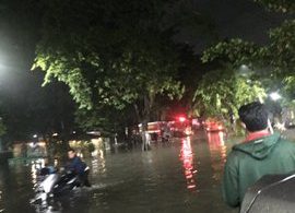 Banjir di Ketintang Madya