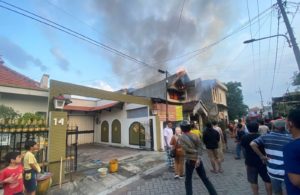 Rumah di Siwalankerto Surabaya Terbakar