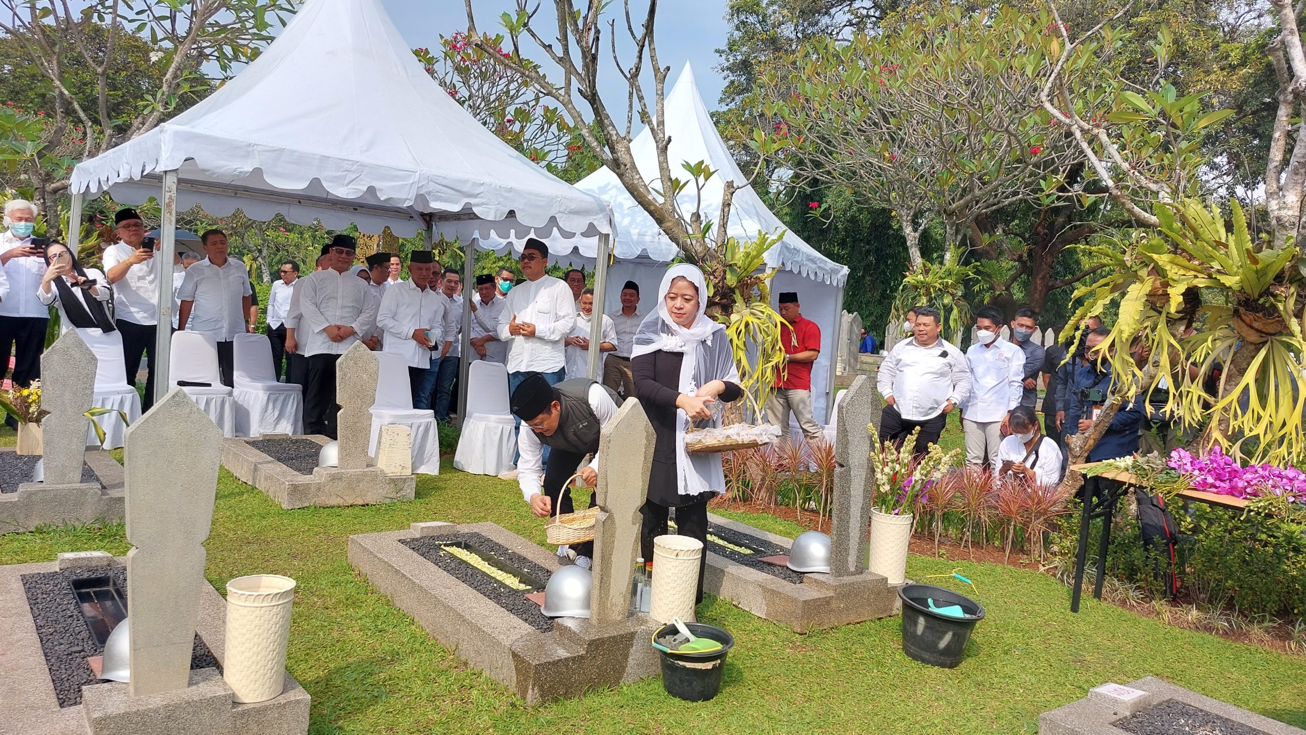 Ziarah Makam Taufiq Kiemas Puan Dan Muhaimin Buka Peluang Koalisi Pdip Pkb Untuk Pemilu 2024 6698