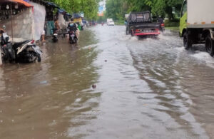 Jalan Lingkar Barat Sidoarjo Tergenang