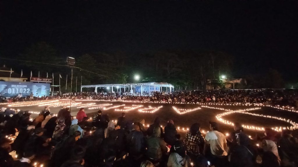 Lantunan Doa Diserukan Aremania Di Tujuh Hari Tragedi Kanjuruhan ...