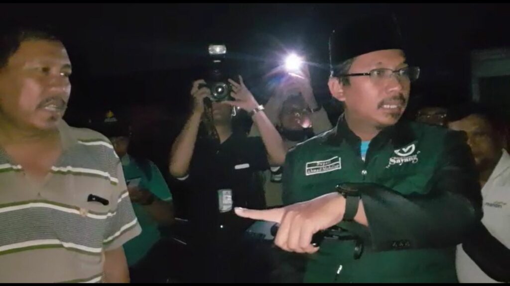 Warga Sidokepung Sidoarjo Mengungsi Karena Puting Beliung - Suara Surabaya