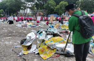 Aksi GP Ansor Balongbendo Sidoarjo Bersih-bersih GOR Delta Sidoarjo