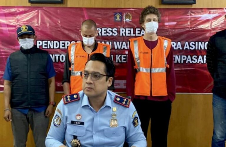 Ditjen Imigrasi Deportasi 620 WNA Bermasalah Di Indonesia - Suara Surabaya