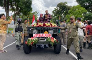 Kirab Trofi Adipura Kencana di Surabaya