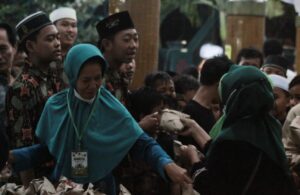 Buka Puasa Bersama Hari Pertama di Masjid Rahmat Surabaya