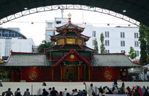 Salat dan Buka Puasa di Masjid Cheng Hoo Surabaya