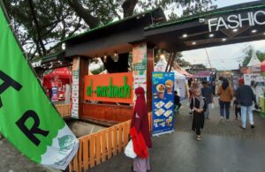 Aneka Kuliner Hingga Pakaian Ramaikan Bazar Ramadan Al-Madinah di Surabaya