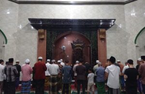 Kajian dan Tarawih di Masjid Kemayoran Surabaya