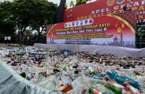 Pemusnahan Botol Miras Jelang Lebaran