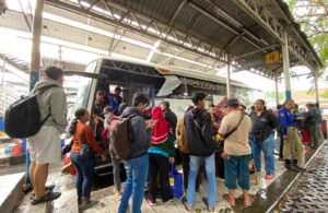 Puncak Arus Mudik Lebaran 2023 di Terminal Purabaya