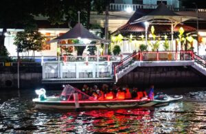 Wisata Lebaran: Menyusuri Jalur Cahaya Sungai Kalimas