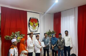 PAN dan PKS Daftar Bareng ke KPU Surabaya