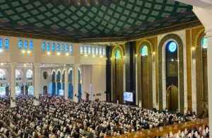 Puluhan Ribu Jemaah Salah Iduladha di Masjid Al-Akbar