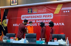 WN Tiongkok Terduga Penyedia Jasa Joki Tes Bahasa Inggris Ditangkap Tim Imigrasi Surabaya