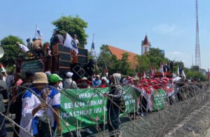 Demo Surat Ijo di Balai Kota Surabaya