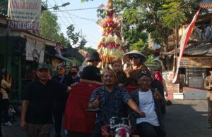 Lestarikan Budaya lewat Kirab Gunungan Ngagel Dadi