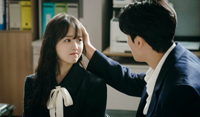 Park Hyung Sik dan Park Bo Young, bintang "Strong Woman Do Bong Soon" bertemu kembali di drama spin-off "Strong Girl Namsoon". Foto: Soompi