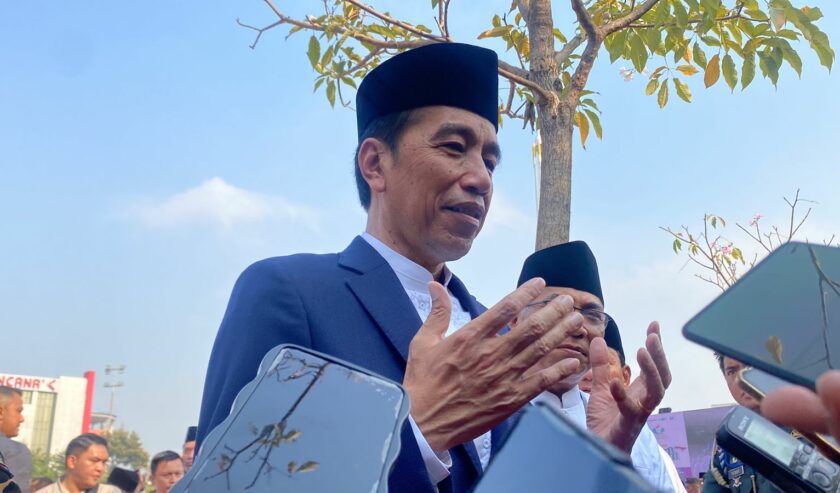 Joko Widodo Presiden RI saat sesi doorstop, Minggu (22/10/2023). Foto: Meilita suarasurabaya.net