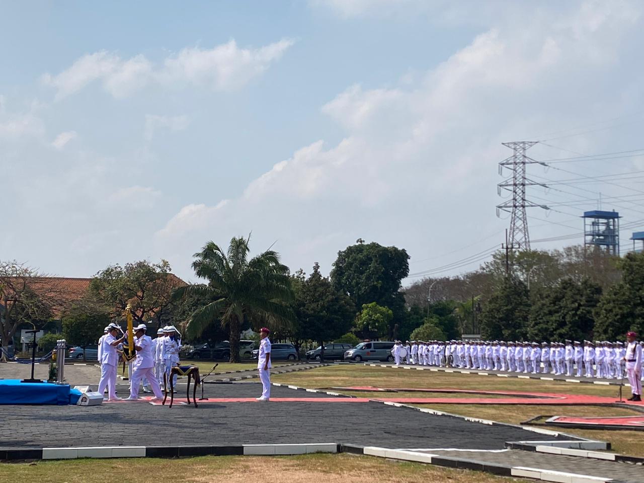 Prosesi sertijab Komandan Lantamal V lama dan baru, Senin (23/10/2023). Foto: Meilita suarasurabaya.net