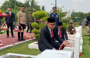 Ziarah Seribu Lebih Makam Jelang Hari Pahlawan