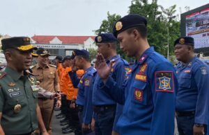 Personel Gabungan di Surabaya Siaga Bencana Hidrometeorologi