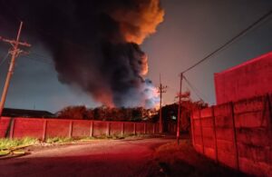 Kebakaran Gudang Tiner di Kalianak Surabaya