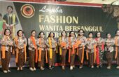 Wanita Bersanggul Indonesia (WBI) Kota Surabaya ssat peringati hari ibu dengan melestarikan budaya lewat lomba peragaan busana di Surabaya, pada Jumat (22/12/2023). Foto: WBI Kota Surabaya