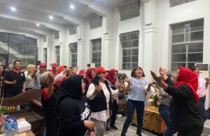 Penonton Antusias Nobar Debat Cawapres di Kantor TPD Jatim