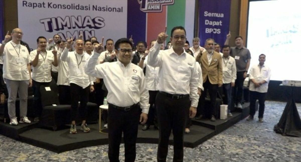Anies Rasyid Baswedan dan Muhaimin Iskandar Calon presiden dan wakil presiden dalam agenda Rapat Konsolidasi Nasional Timnas AMIN di Jakarta, Kamis (21/12/2023). Foto: Antara
