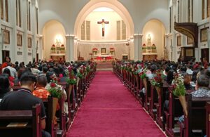 Misa Malam Natal di Gereja Katolik HKY Katedral Surabaya