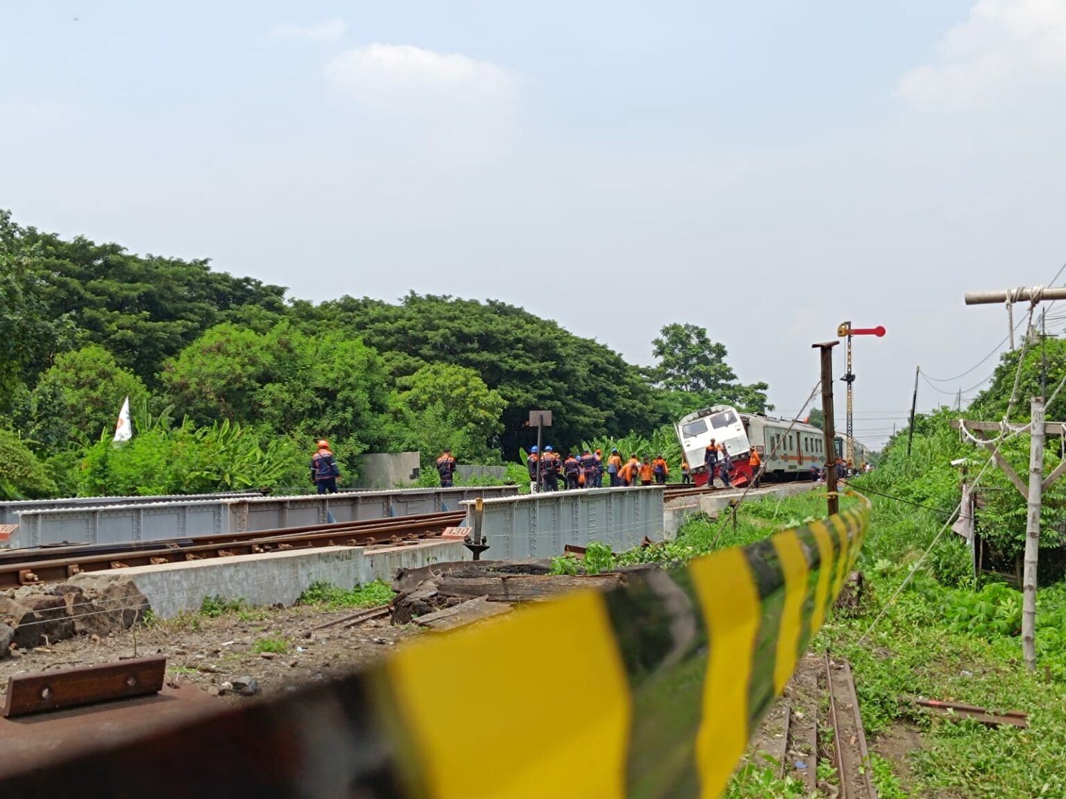 KAI Masih Mendalami Penyebab Anjloknya Lokomotif KA Pandalungan Di ...